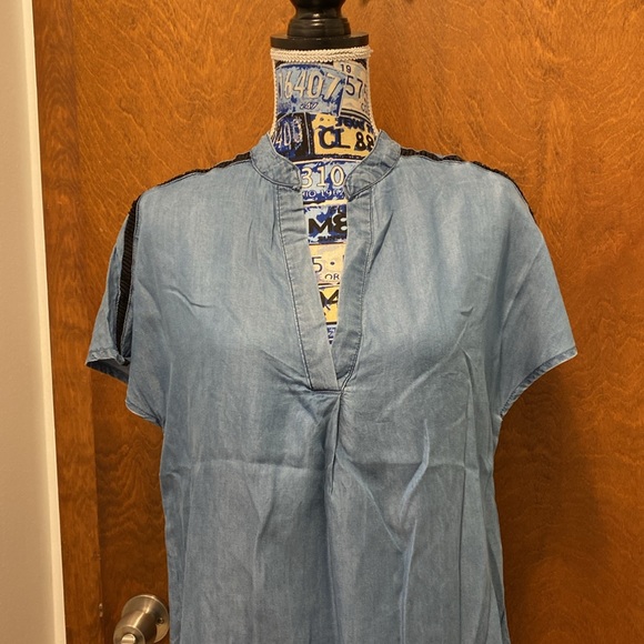 Alex & Parker jeans blouse size medium - Picture 2 of 5